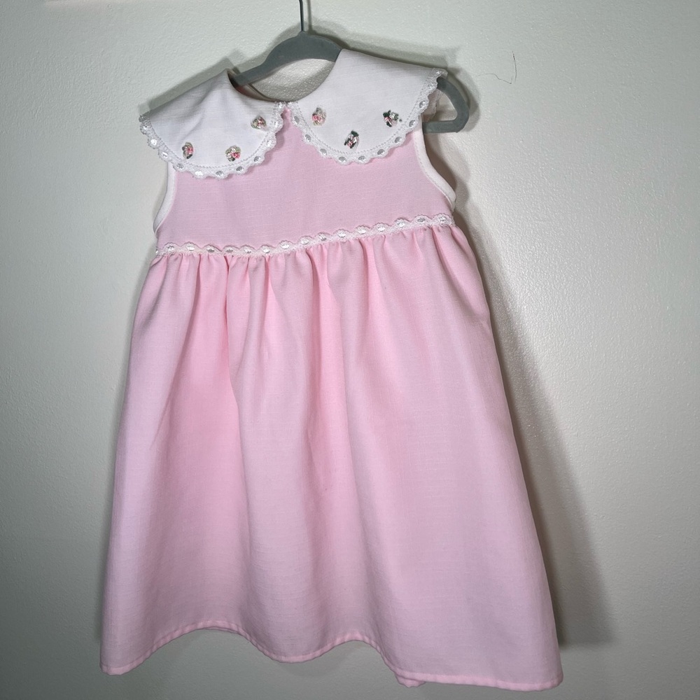 Vintage smocked Pink Dress w/ Embroidered floral Collar & lace trim no flaws 4T